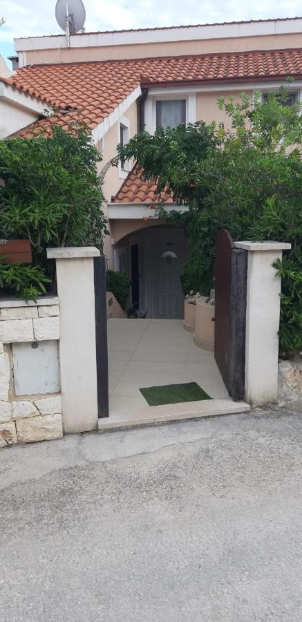 Apartments Luka Sevid Exterior photo