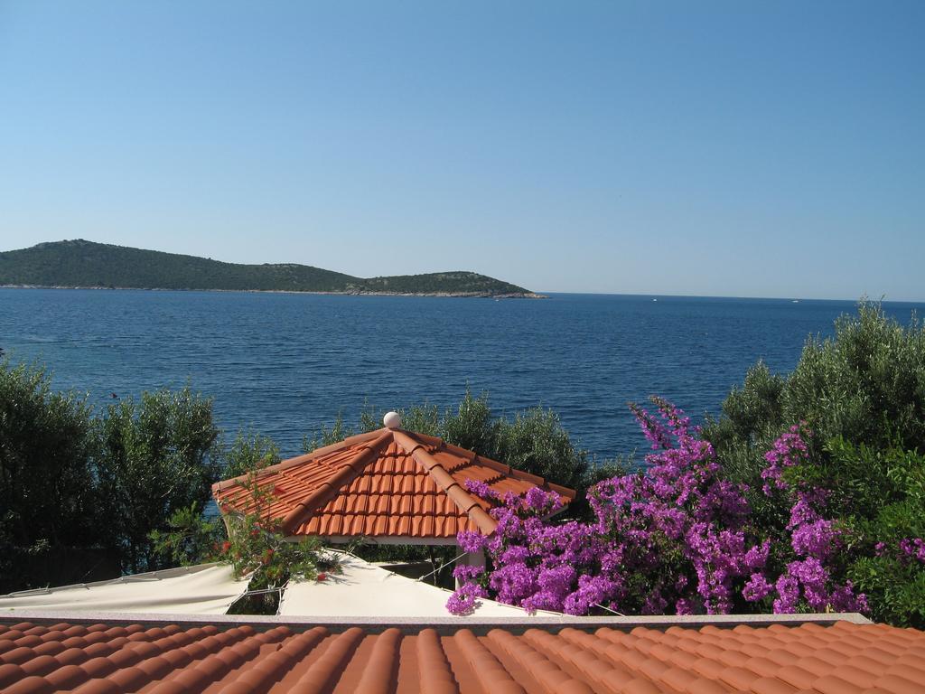 Apartments Luka Sevid Exterior photo